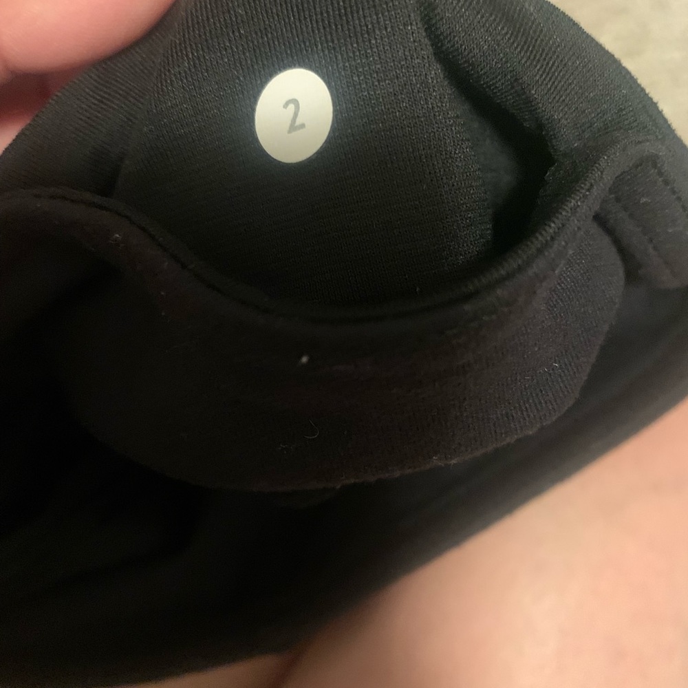 Lululemon Black Cropped Leggings Size 2 - Picture 7 of 8